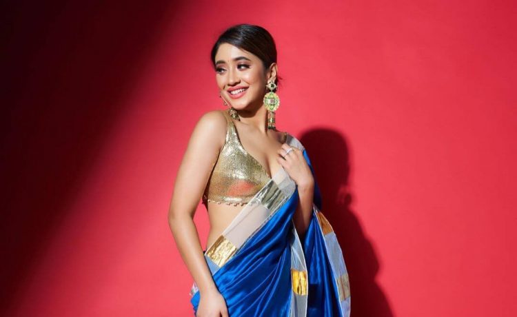 Shivangi Joshi Look Stunning In Blue Saree Outfit