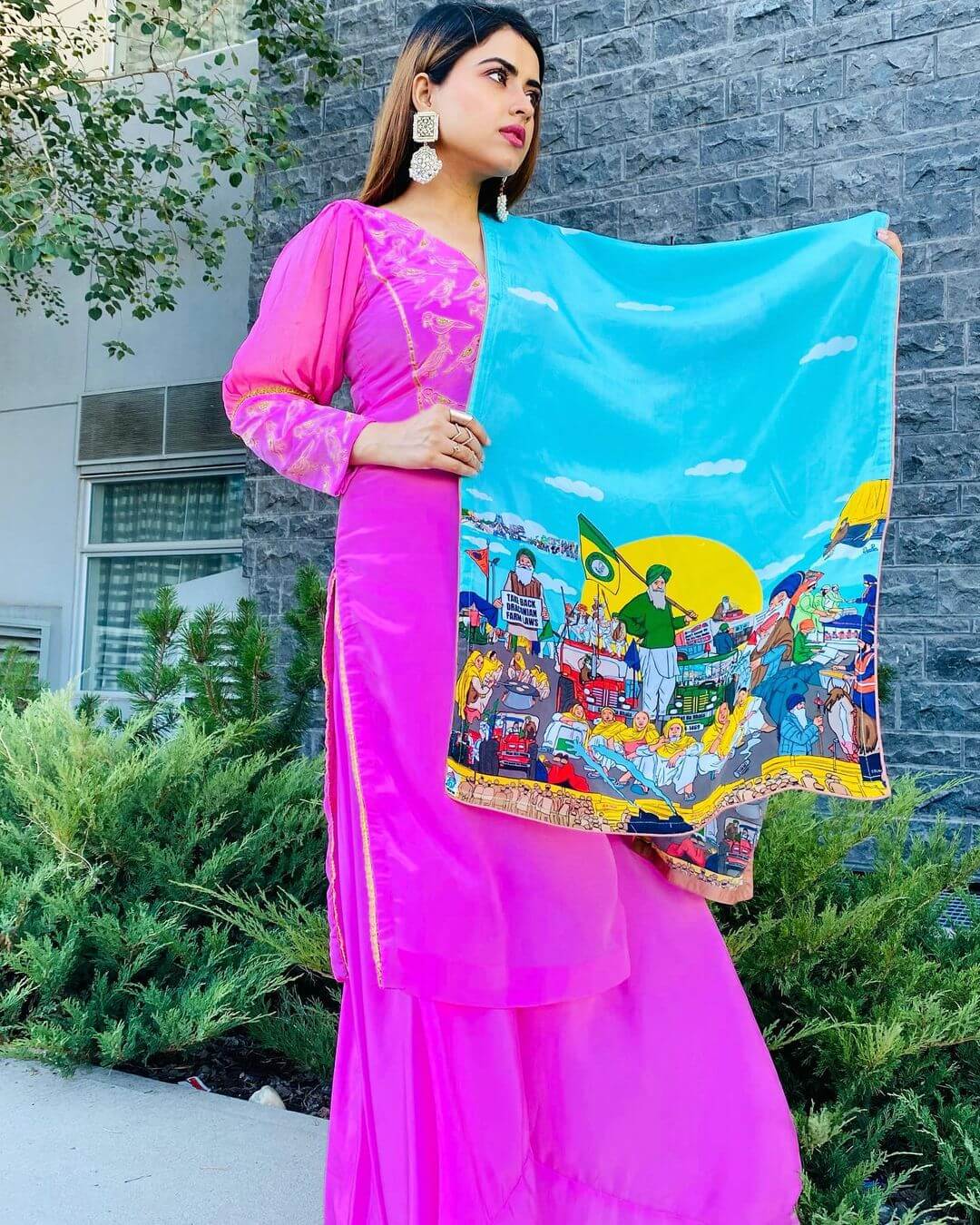Simi Chahal Gorgeous Look In Pink Kurta Set With Printed Dupatta