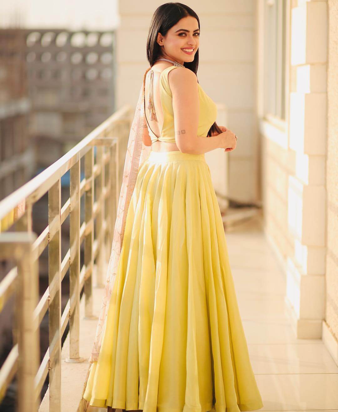 Simi Chahal Look Classy In Yellow Lehenga Outfit