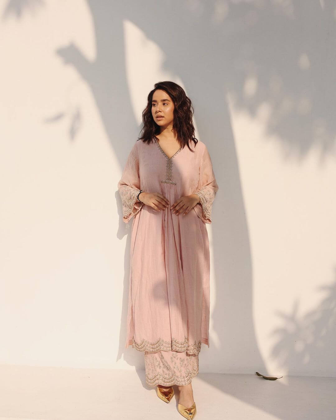 Sunanda Sharma Charming Look In Pistal Pink Velvet Kurta Outfit