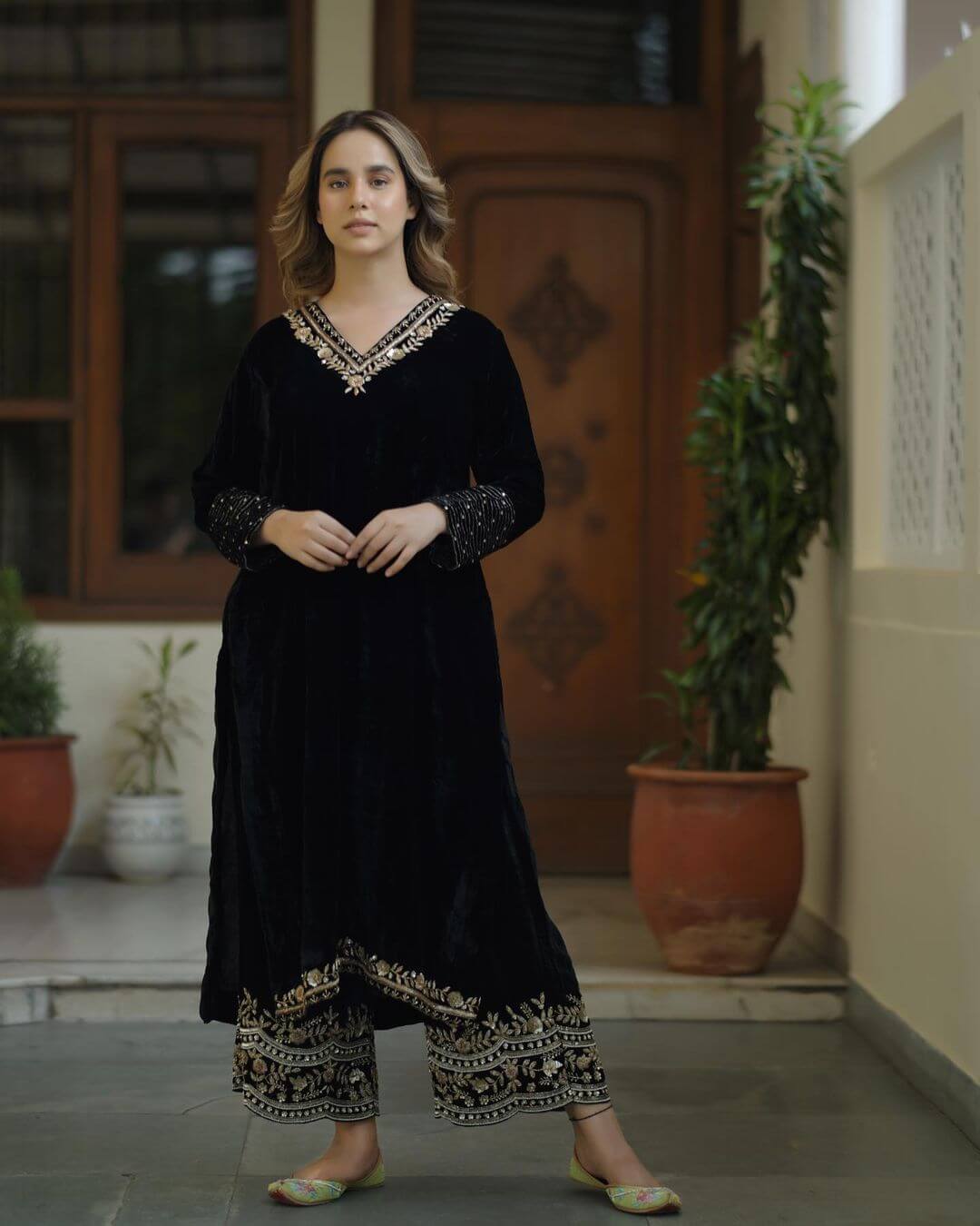 Sunanda Sharma Look Dazzling In Black Velvet Suit Outfit