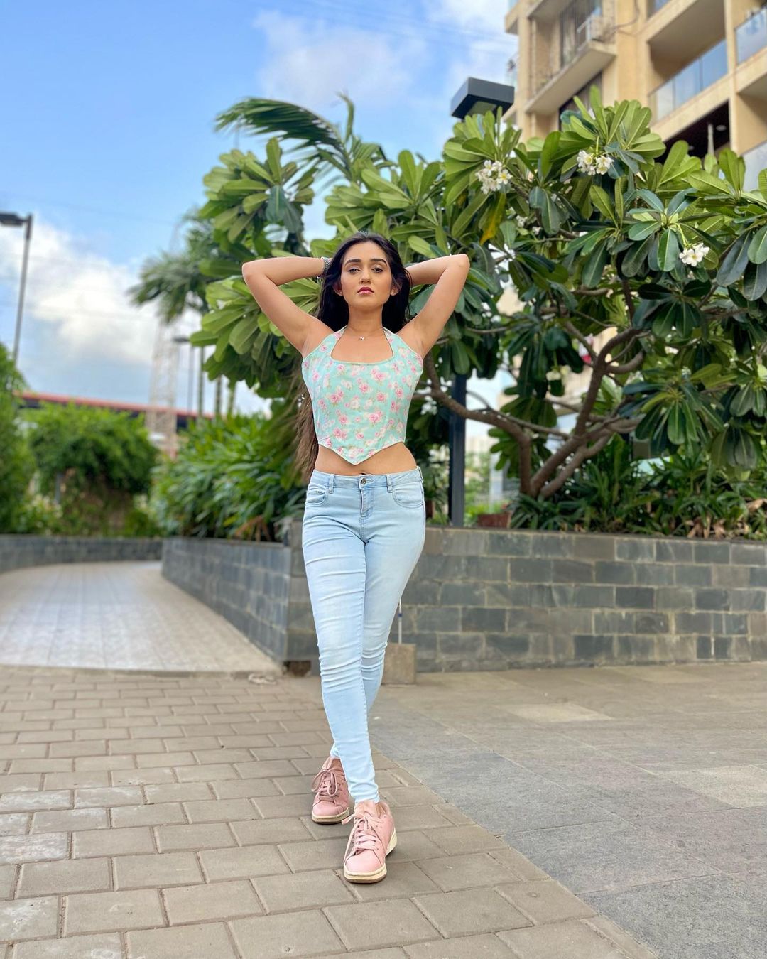Tanya Sharma In Blue Denim Jeans With Crop Top Best For Casual Outfit