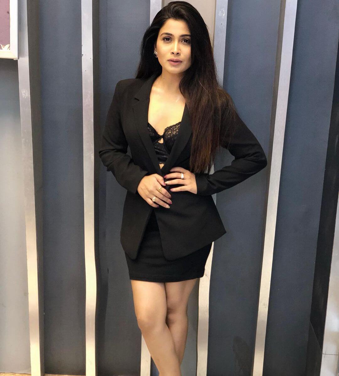 Ruchita Jhadav Elegant Outfits And Looks