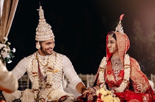 Aindrita Ray Slaying Her Bengali Wedding In Red Banarasi Saree With Heavy Bridal Jewellery