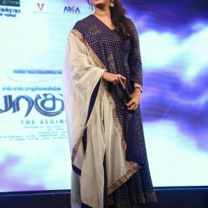 Anushka Shetty Hot Western & Ethnic Outfit & Looks : Traditional Outfit & Looks 