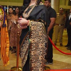 Anushka Shetty Hot Western & Ethnic Outfit & Looks : Traditional Outfit & Looks 