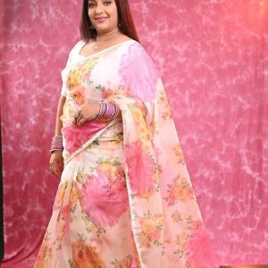 purva Nemlekar Traditional, Ethnical Outfits & Looks: Floral Print Saree