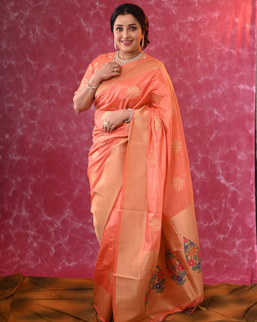 Apurva-Nemlekar-Look-Adorable-In-Orange-Silk-Saree-&-Blouse - K4 Fashion