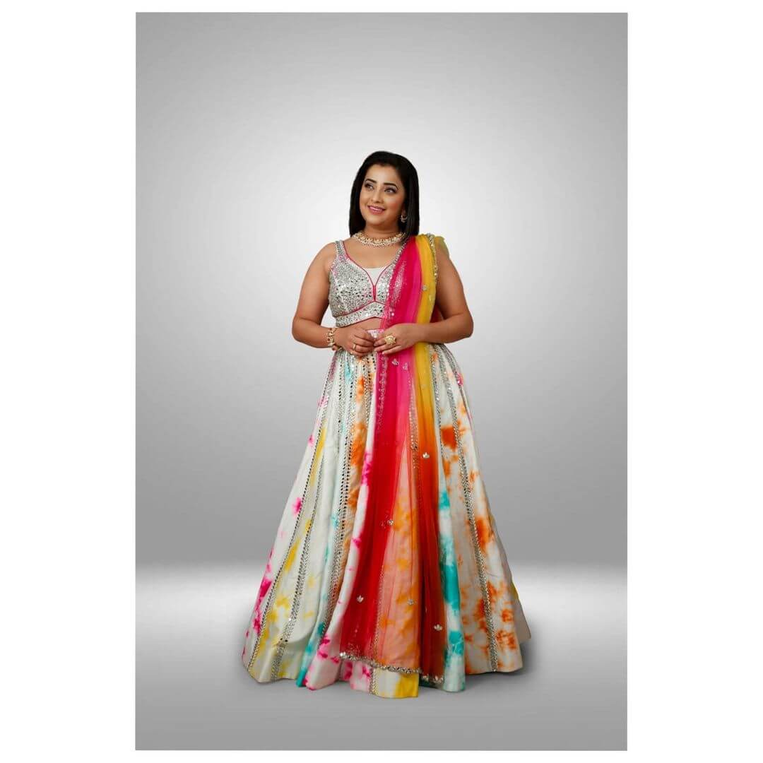 Apurva Nemlekar Outfits And Looks