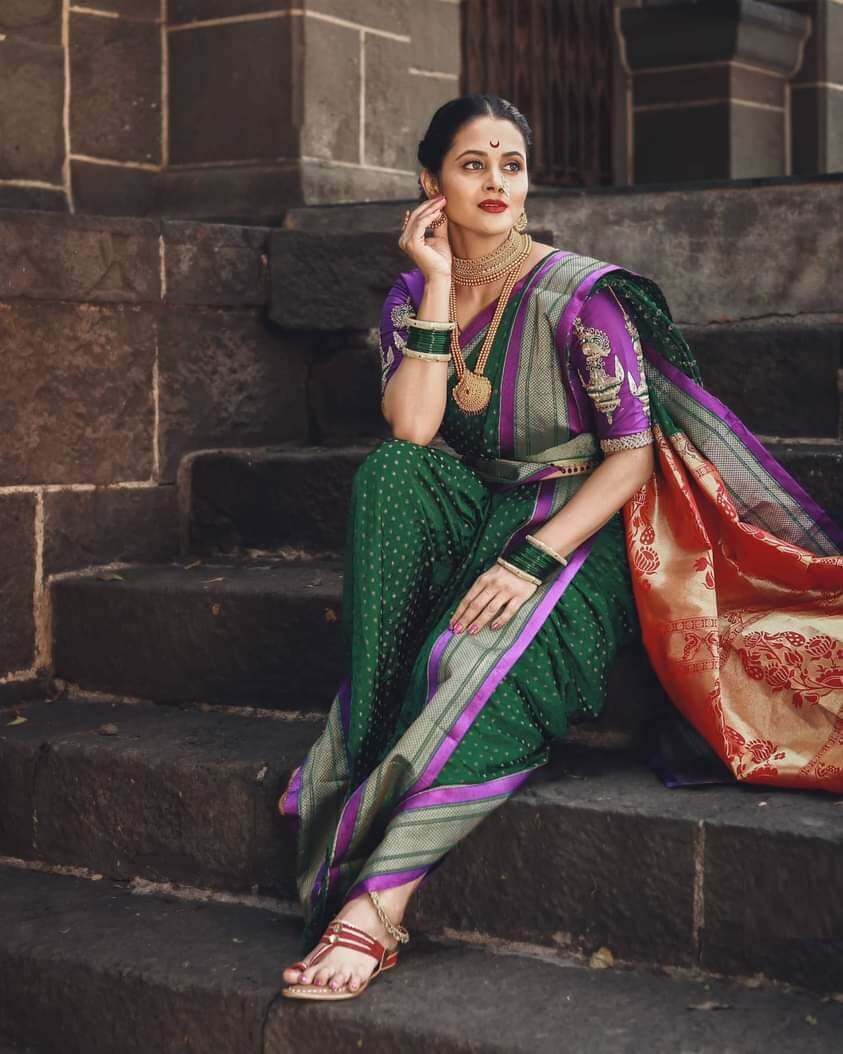 25+ Saree Poses For Women To Look Perfect On All Occasions