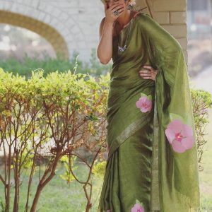 Girija Oak Fabulous Ethnic & Traditional Fashion Looks & Outfits: Beautiful Floral Print Saree Ethnic Wear 