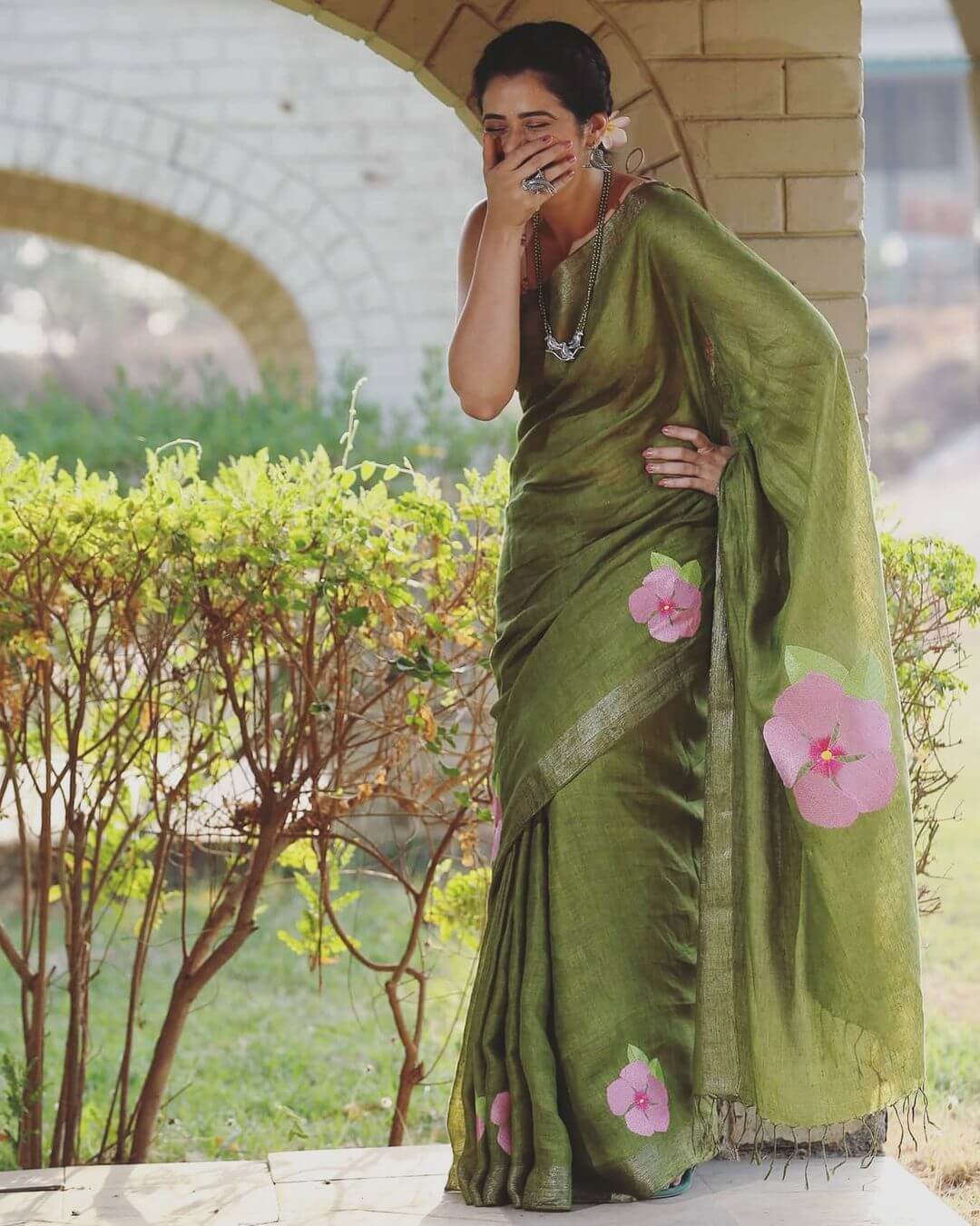 Girija Oak Ethnic Fashion Looks And Outfits