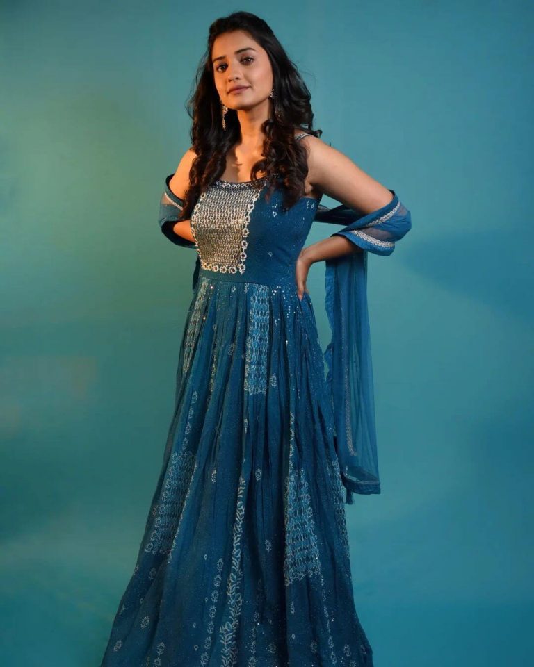 Hruta Durgule Amazing Traditional And Western Outfits K4 Fashion hruta-durgule-amazing-traditional-and-western-outfits-k4-fashion