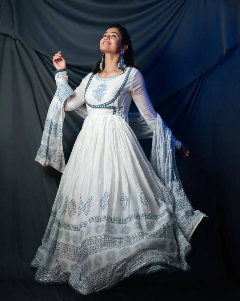 Hruta Durgule Amazing Traditional And Western Outfits K4 Fashion hruta-durgule-amazing-traditional-and-western-outfits-k4-fashion
