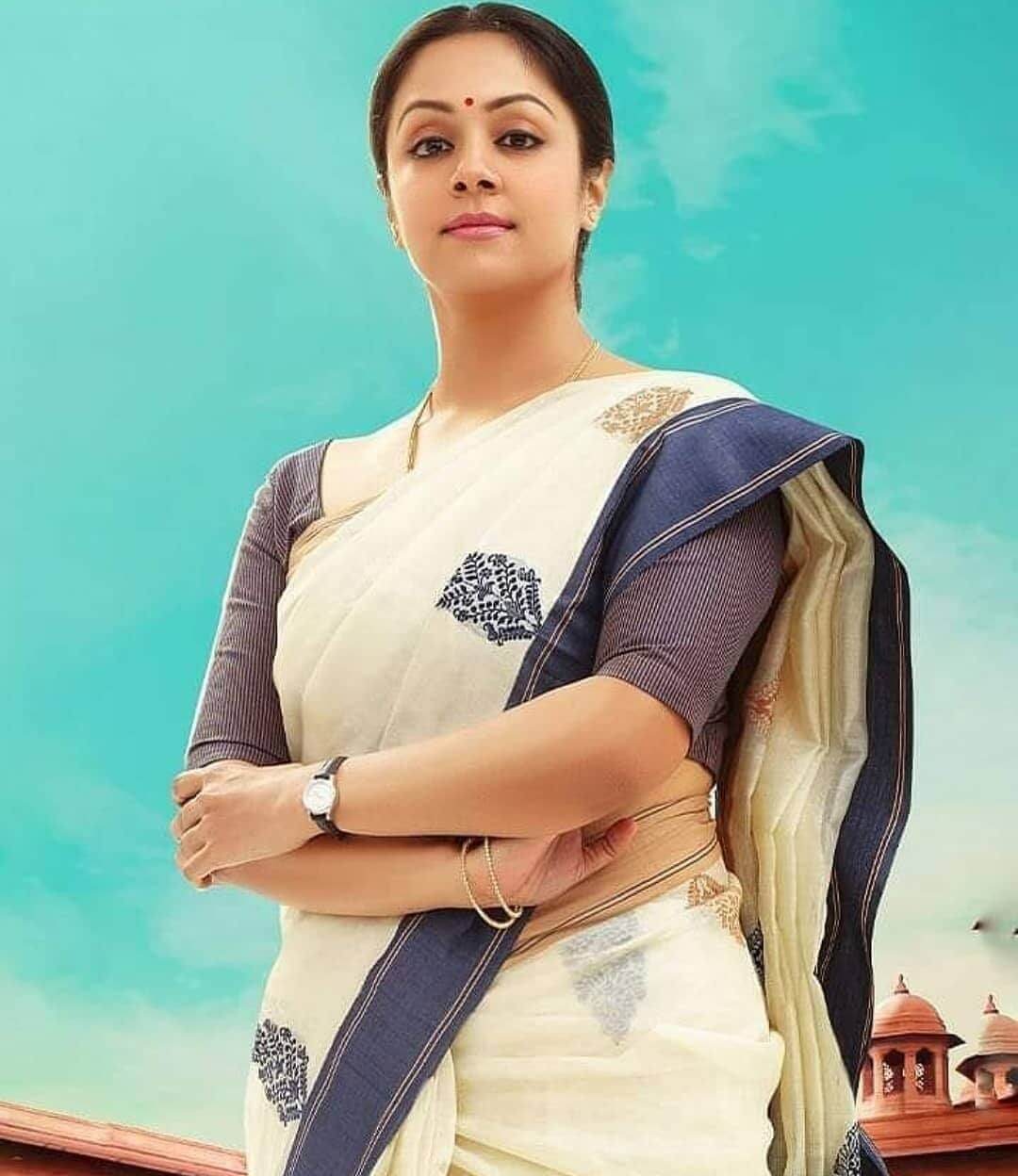Jyothika-Bossy-Look-In-Off-White-&-Blue-Cotton-Saree - K4 Fashion