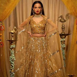 Ketaki Mategaonkar Pretty Outfits, Looks & Style: Ethnic & Traditional Outfit 