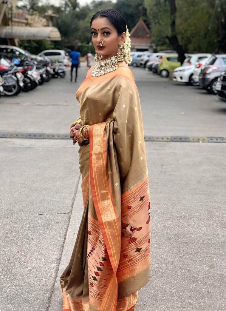 Manasi Naik Fabulous Look In Golden & Orange Saree Paired With Heavy Kundan Choker & Kajra
