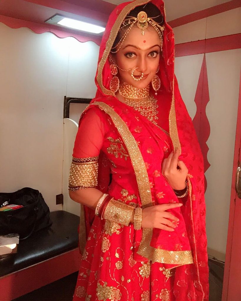 manasi-naik-ethnic-western-outfits-and-looks-k4-fashion