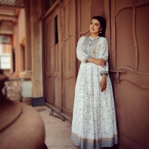 Mayuri Deshmukh Awesome Outfits, Look & Style : Ethnic Kurta Outfit & Looks
