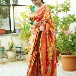 Mayuri Deshmukh Awesome Outfits, Look & Style : Traditional Saree Outfit & Looks 