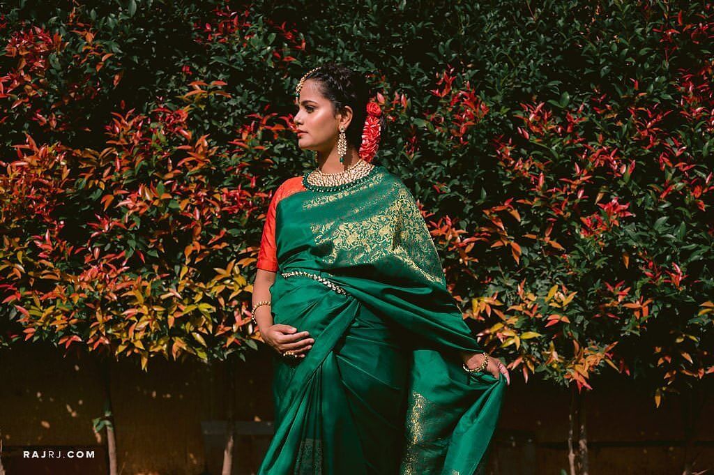 Mayuri Kyatari  In Green Saree Paired With Red Blouse & Kundan Jewellery Can Be Your Dreamy Maternity Shoot Outfit Inspo