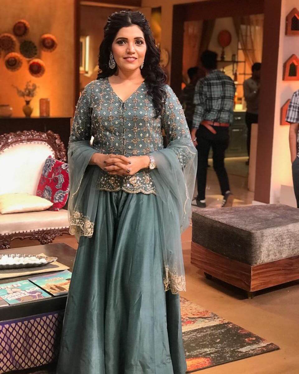 Mukta Barve In Grey Solid Skirt With Long Embroidered Choli  With Net Dupatta