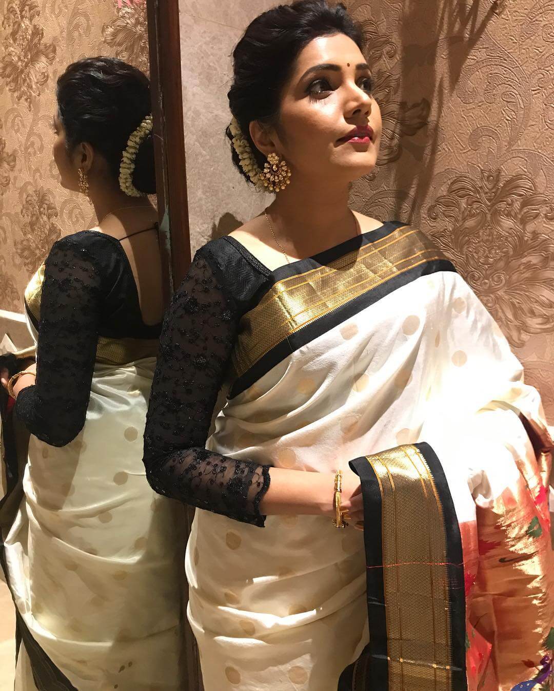 Mukta Barve Simple & Chic Look In White & Black Silk Saree With Messy Bun Hairstyle