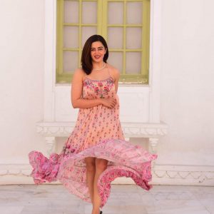 Neha Pendse Comfy & Fabulous Outfits & Looks : Western Outfit & Looks 