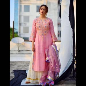 Neha Pendse Comfy & Fabulous Outfits & Looks : Ethnic Outfit 