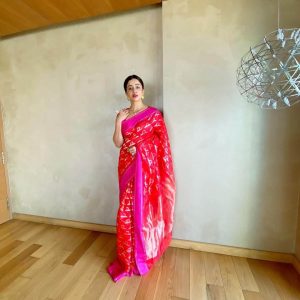 Neha Pendse Comfy & Fabulous Outfits & Looks : Ethnic Saree Outfit 