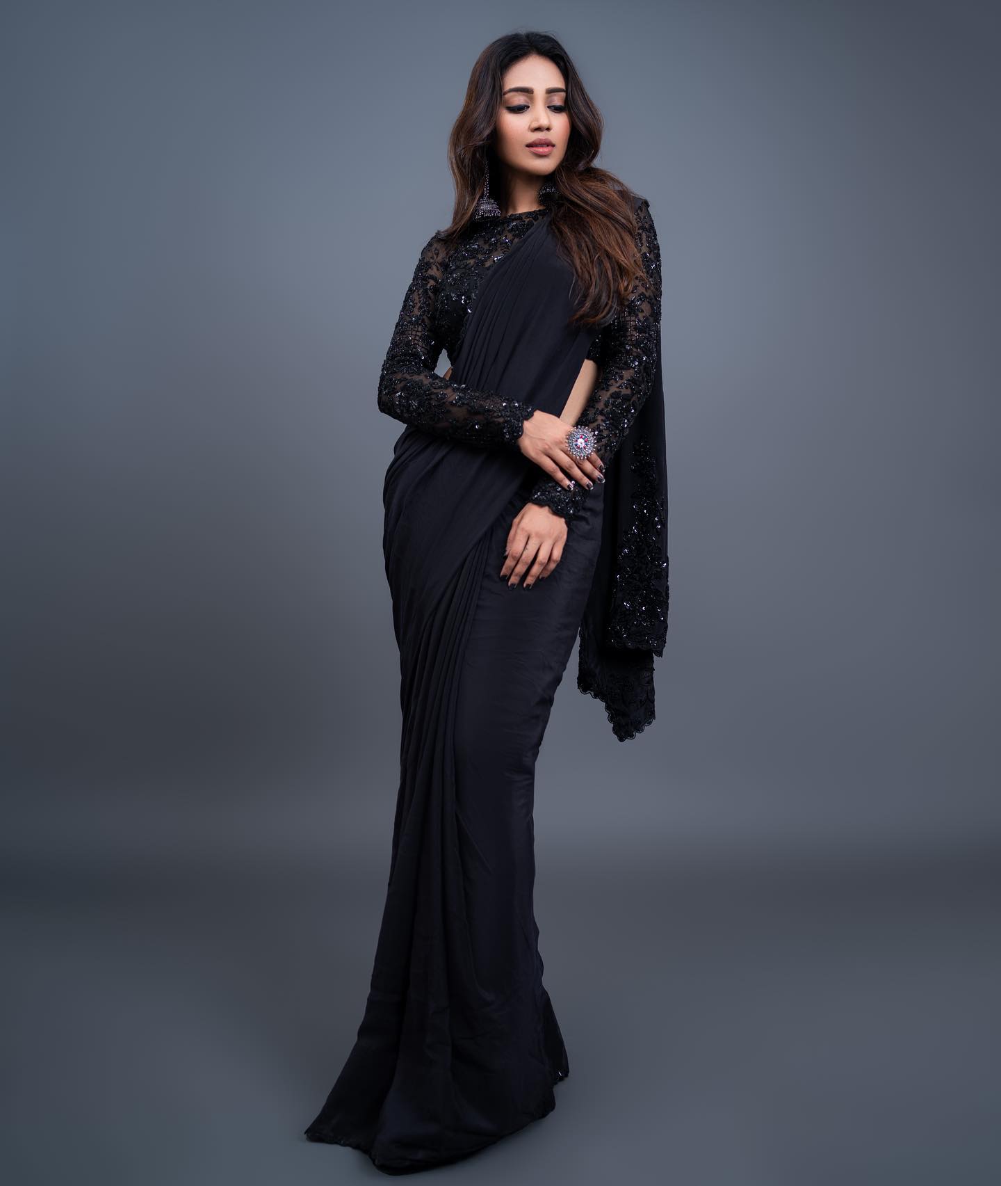 Nivetha Pethuraj In Solid Black Solid Saree With Lace Full Sleeves Heavy Embroidered Blouse
