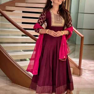 Pooja Sawant Stunning Outfits & Looks : Traditional Outfit & Looks