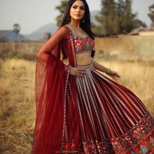Pooja Sawant Stunning Outfits & Looks : Traditional Outfit & Looks 
