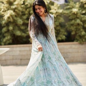 Sai Pallavi Simple & Chic Outfits & Looks :Traditional & Ethnic Outfits & Looks 