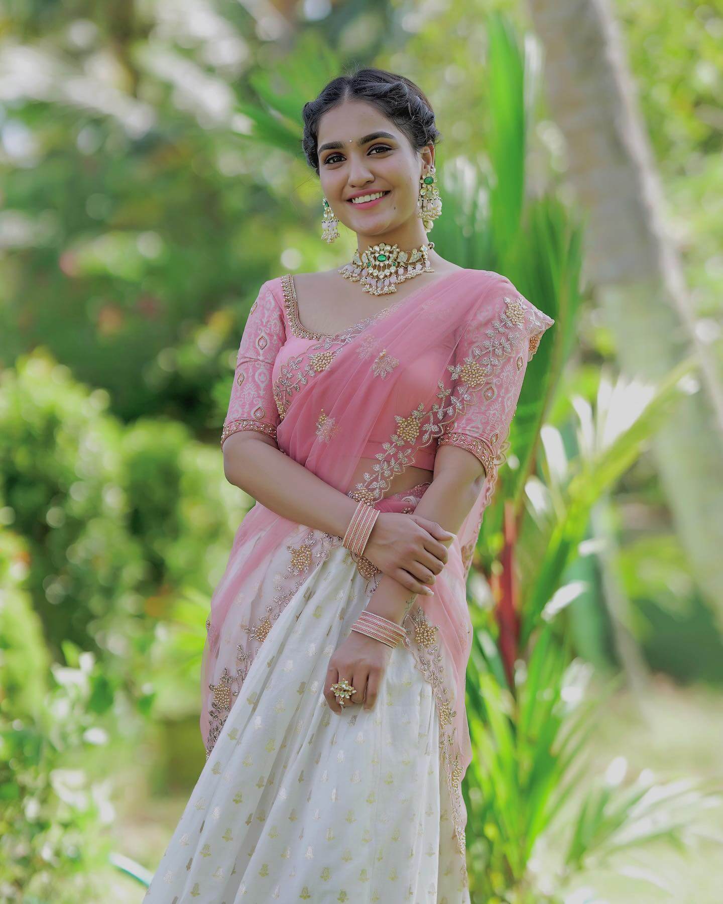 Saniya Iyappan Look Beautiful In Pink & White Lehenga