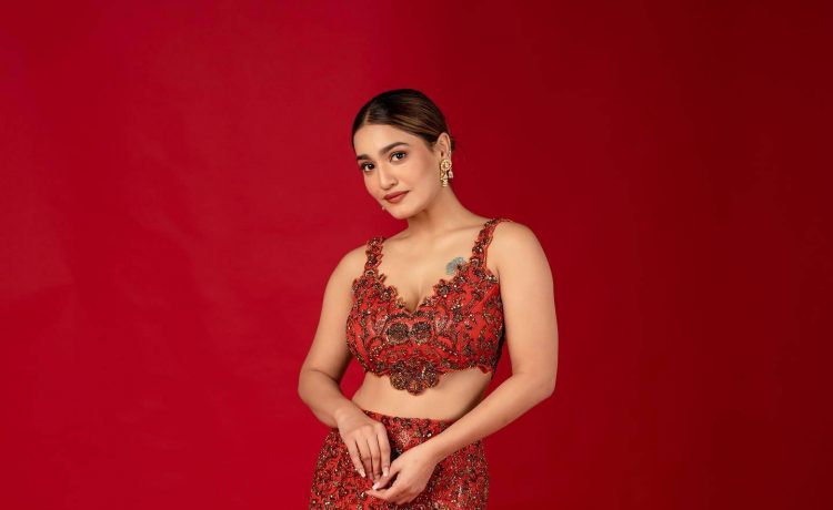 Saniya Iyappan Mesmerizing Look In Red CO-Ord Set
