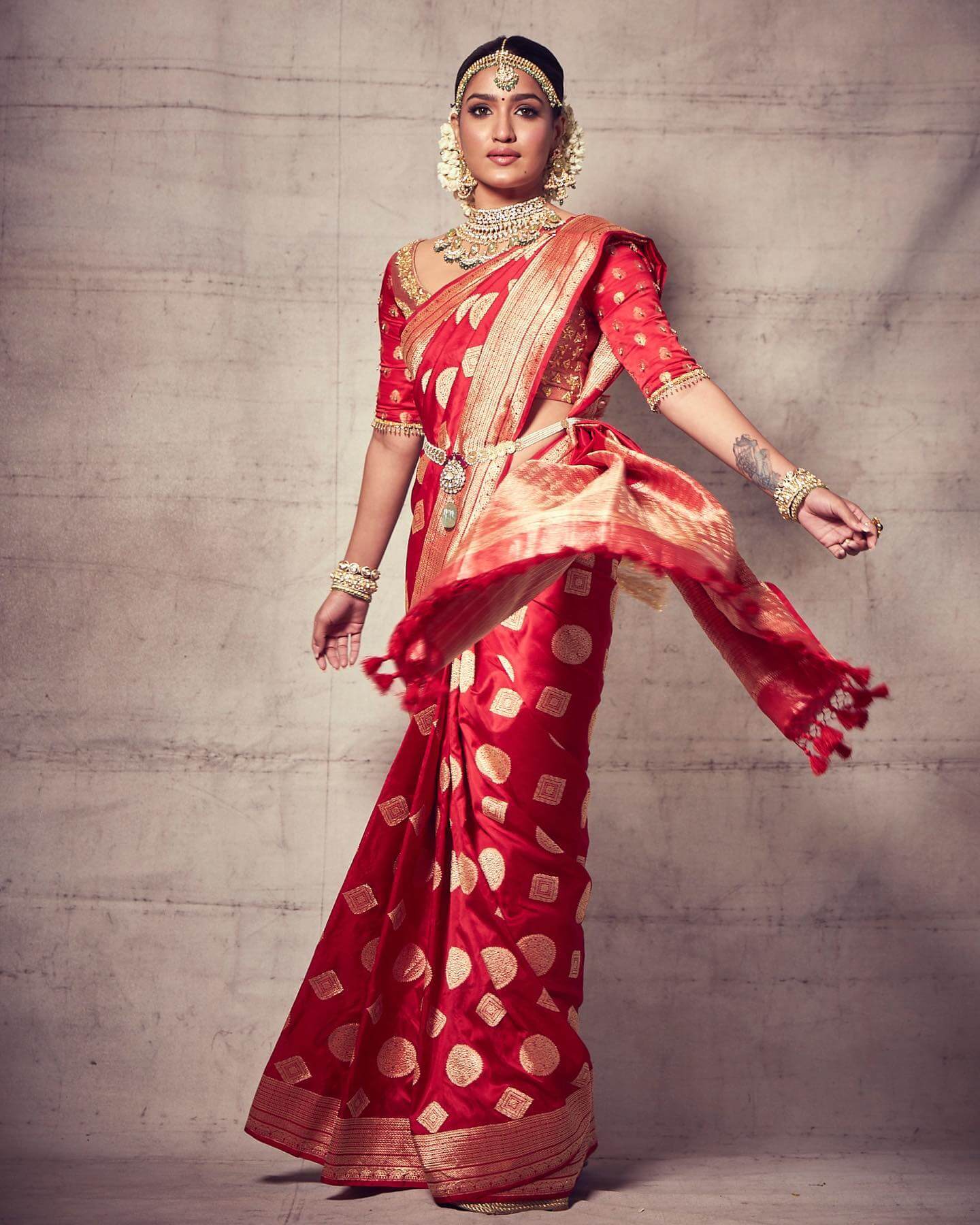 Saniya Iyappan Slaying The Bridal Look In Red Banarasi Silk Saree With Kundan Jewellery
