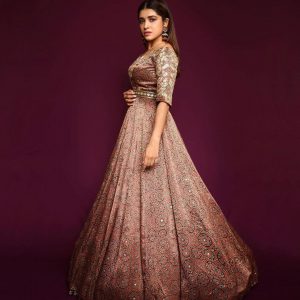 Sanskruti Balgude Mesmersizing Outfits & Looks: Ethnic Look & Outfit