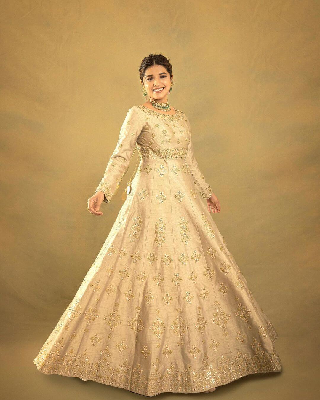 Sanskruti Balgude Mesmersizing Outfits And Looks