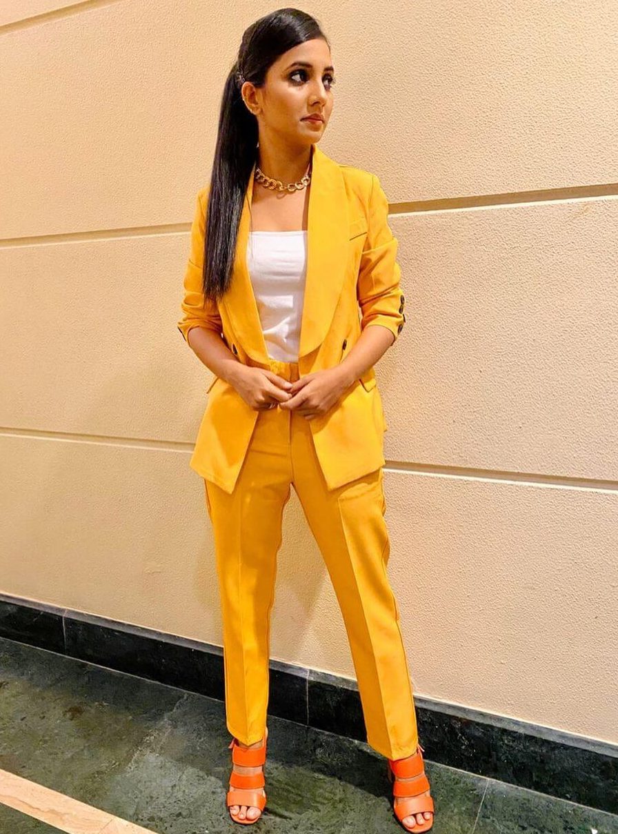 Sayali Sanjeev Dapper Look In Yellow Blazer & Pant Paired With White Top