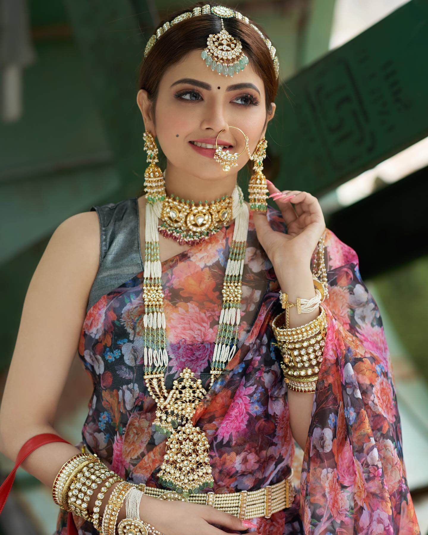 Shirin Kanchwala Stunning Look In Black Floral Print Georgette Saree With Kundan Bridal Jewellery
