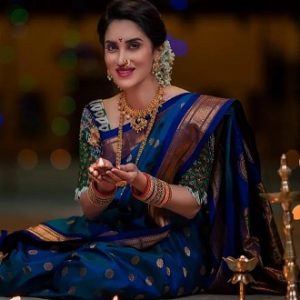 Smita Gondkar Dazzling & Elegant Outfits & Looks : Traditional Outfit & Looks 