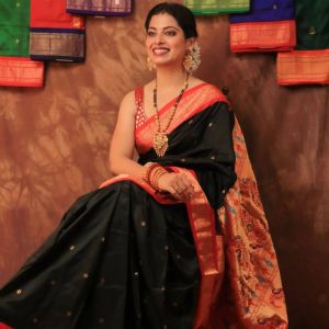 Smita Shewale Sophisticated Outfits & Looks : Traditional Outfit & Looks 