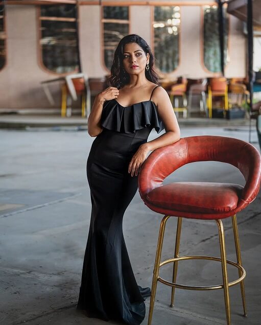 Smita Shewale Sophisticated Outfits And Looks