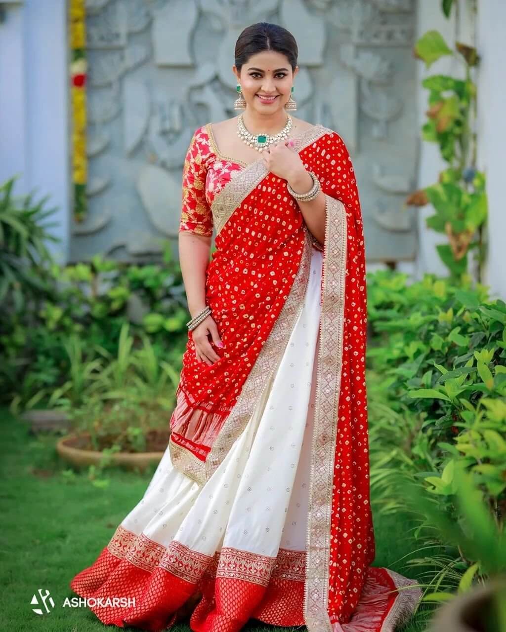 Sneha Breathtaking Look In Red Bandhani Saree & With Chic Bun Hairstyle