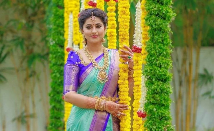 Sneha In Traditional  South Indian Saree Look With Heavy Gold Temple Design Jewellery
