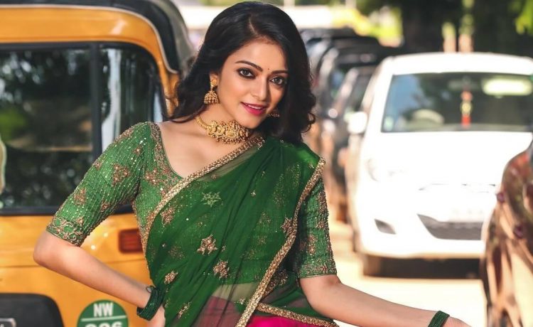 South  Actress Janani Iyer In Pink & Green Lehenga Outfit