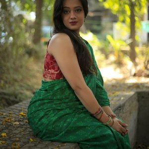 Spruha Joshi Ethical & Classy Outfits & Looks : Ethnic & Traditional Outfits & Looks 