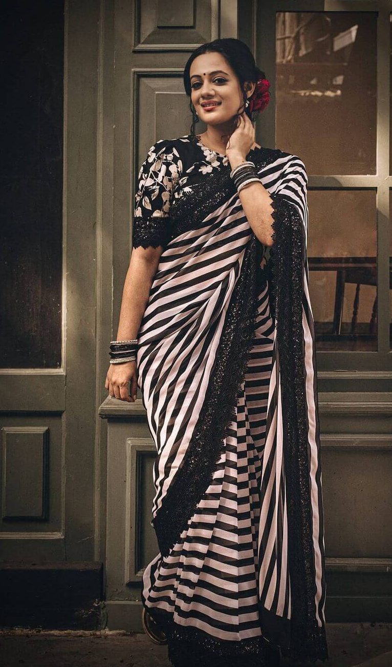 Spruha Joshi Givers Us Major Retro Vibes In a Black & White Striped Saree Outfit