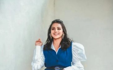 Sruthi Hariharan Dapper Look In Blue Co-Ord Set With White Puffed Full Sleeves Blouse